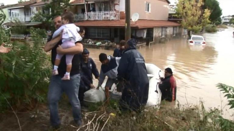 Η «Μέδουσα» χτύπησε και την Κωνσταντινούπολη-Πλημμύρες και καταστροφές (ΦΩΤΟ)