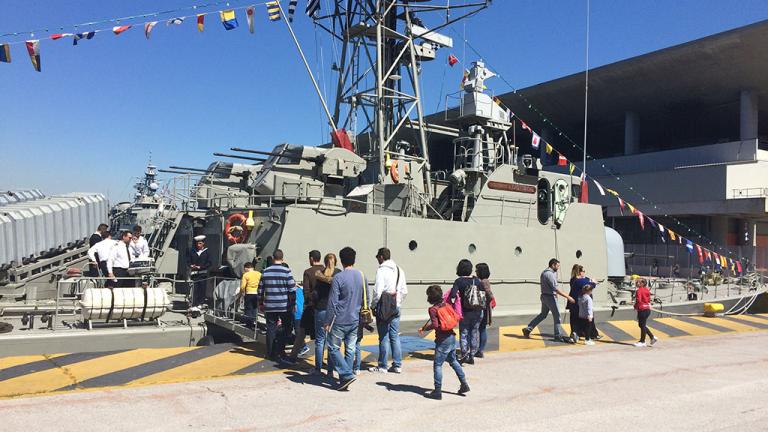 Περισσότεροι από 11.000 πολίτες επισκέφθηκαν τα πλοία του στόλου του ΠΝ στον Πειραιά (ΦΩΤΟ)