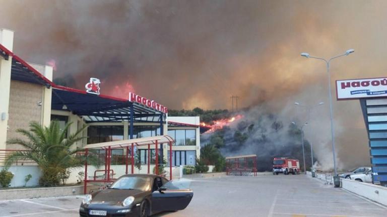 Δίπλα στα σπίτια οι φλόγες στον Ν. Μαρμαρά Χαλκιδίκης