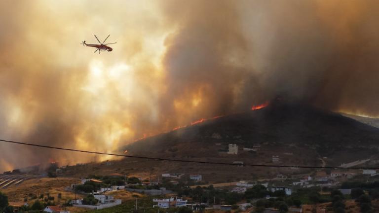 Σε εξέλιξη μεγάλη πυρκαγιά στην Πλάκα Κερατέας-Απειλούνται σπίτια