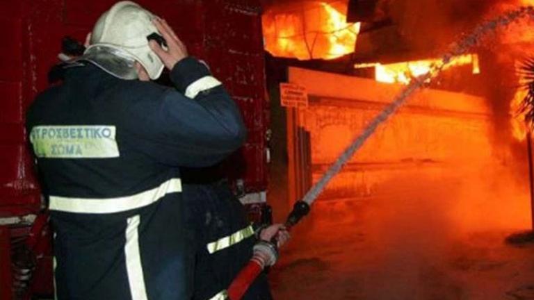 Πυρκαγιά σε υπόστεγο σκαφών επί της Εθνικής Οδού Θεσσαλονίκης-Μηχανιώνας