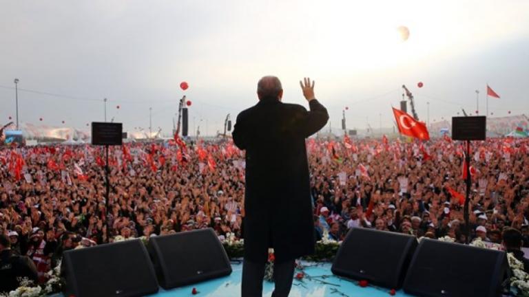 Επέτειος Απόπειρας Πραξικοπήματος στην Τουρκία με φιέστες και χιλιάδες απολύσεις στο όνομα της «δημοκρατίας»