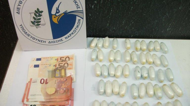 Νεαρός Πολωνός μετέφερε στο στομάχι του πάνω από μισό κιλό κοκαΐνης