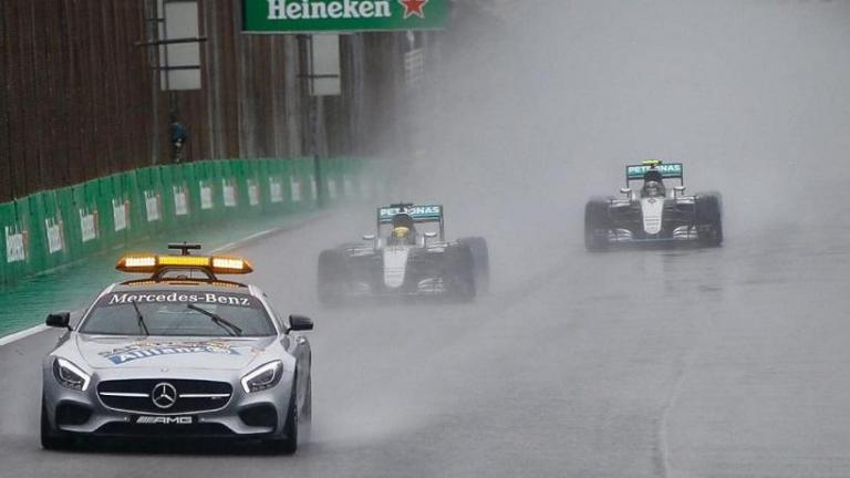 "Ζωντανός" στη μάχη του τίτλου ο Χάμιλτον