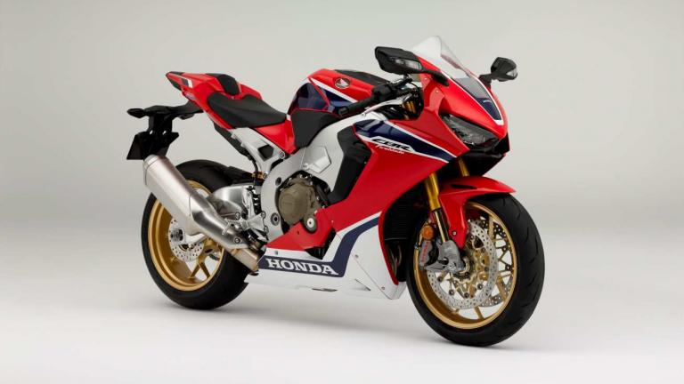 Τα νέα μοντέλα Fireblade και CB1100  στο περίπτερο της Honda στην Έκθεση Intermot στην Κολωνία (ΦΩΤΟ)