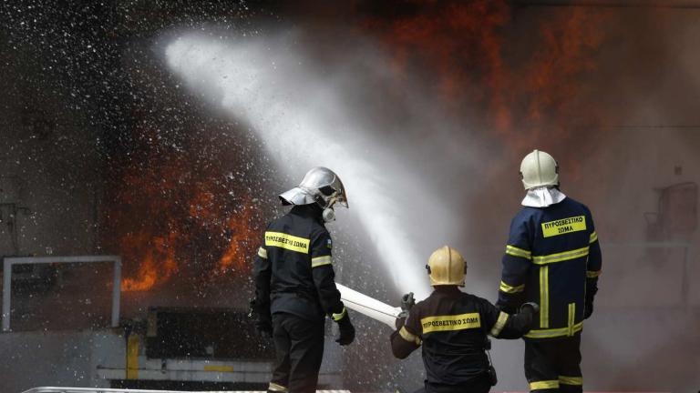 Φωτιά στην Λάρισα σε καταυλισμό προσφύγων 