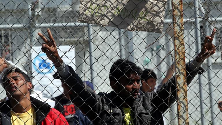 Λέσβος: Φυλακισμένοι νιώθουν χιλιάδες πρόσφυγες - Έκρυθμη η κατάσταση