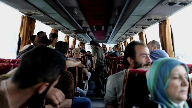 'Εως και 180 πρόσφυγες μεταφέρθηκαν μέχρι το μεσημέρι στον Σκαραμαγκά από τον Πειραιά