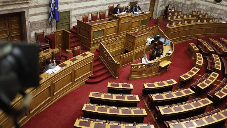 Προβληματισμός και αντιδράσεις στην ΝΔ για την αποχώρηση από τη Βουλή