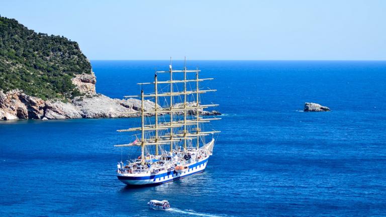 υτό είναι το μεγαλύτερο ιστιοφόρο του κόσμου και είναι στη Σκόπελο 