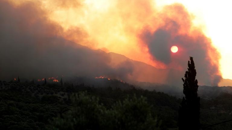 Σε ύφεση η φωτιά στην Σάμο