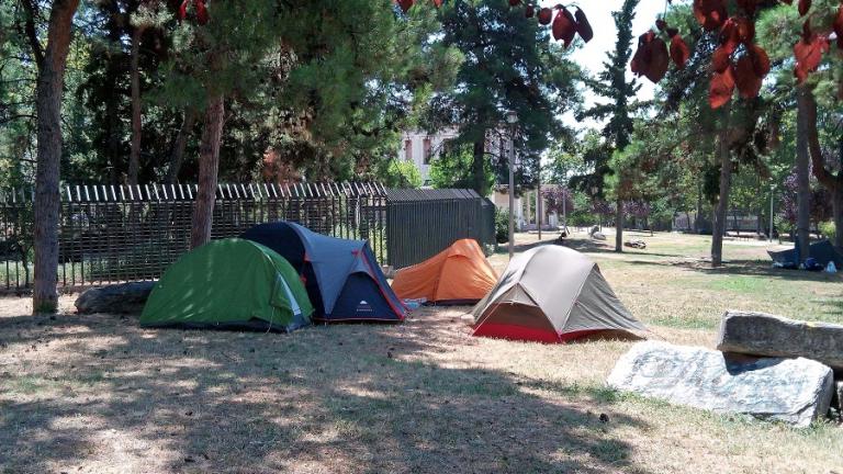 Το ΑΠΘ γέμισε σκηνές - Εισαγγελική παρέμβαση για το "no Border" (ΦΩΤΟ)