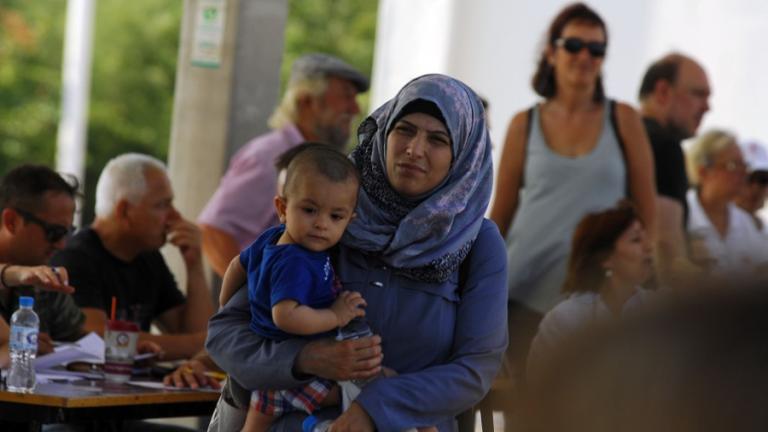 Έπαινοι Μέρκελ στην Ελλάδα για τη συνεισφορά της στο προσφυγικό