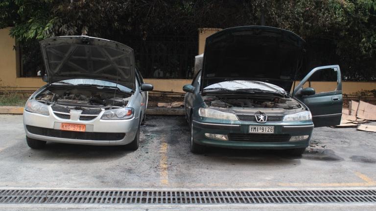 Καρέ - καρέ η επίθεση των αναρχικών στη Μονή Πετράκη (ΒΙΝΤΕΟ)