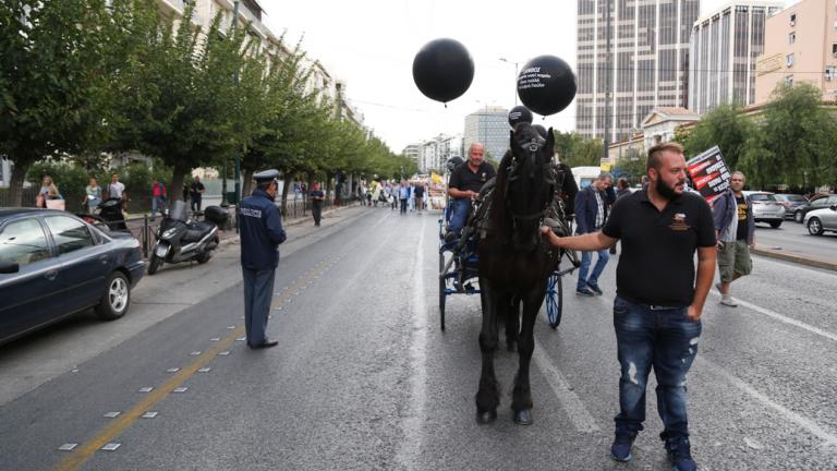 Κυκλοφοριακό «έμφραγμα» από την πορεία των εργαζομένων στην Υγεία (ΦΩΤΟ)