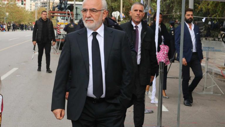 Ο Ιβάν Σαββίδης στους επισήμους της Θεσσαλονίκης για την στρατιωτική παρέλαση (ΦΩΤΟ)