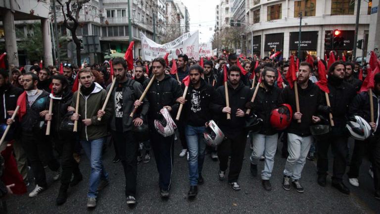 Σε εξέλιξη βρίσκονται τα συλλαλητήρια σε Πολυτεχνείο και Ομόνοια (ΦΩΤΟ+ΒΙΝΤΕΟ)