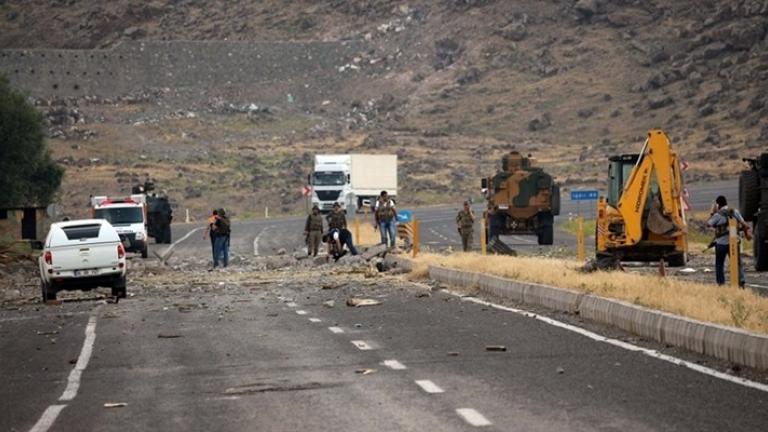 Τέσσερις Τούρκοι στρατιώτες σκοτώθηκαν στην επαρχία Βαν όταν εξερράγη βόμβα που είχαν τοποθετήσει αντάρτες του PKK