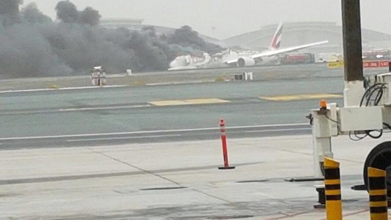 Πανικός στο Ντουμπάι από φωτιά σε αεροπλάνο της Emirates-Νεκρός ένας πυροσβέστης 