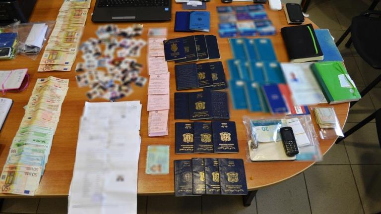 Εξαρθρώθηκε το κύκλωμα που διακινούσε επί δύο χρόνια μετανάστες μέσω Ελλάδας στην υπόλοιπη ΕΕ (ΦΩΤΟ+ΒΙΝΤΕΟ)