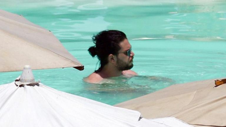 Σπόιλερ! Ο Τζον Σνοου ζει... και κάνει διακοπές στις Σπέτσες! (ΦΩΤΟ)