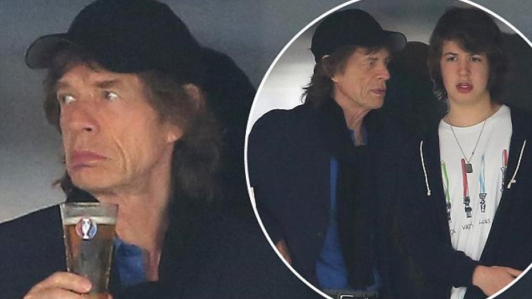 Euro 2016: Ο Μικ Τζάγκερ και ο γιος του στο γήπεδο