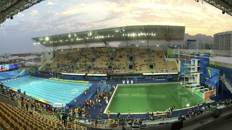 Ολυμπιακοί Αγώνες 2016: Πρασίνισαν οι πισίνες στο Ρίο! (pics)