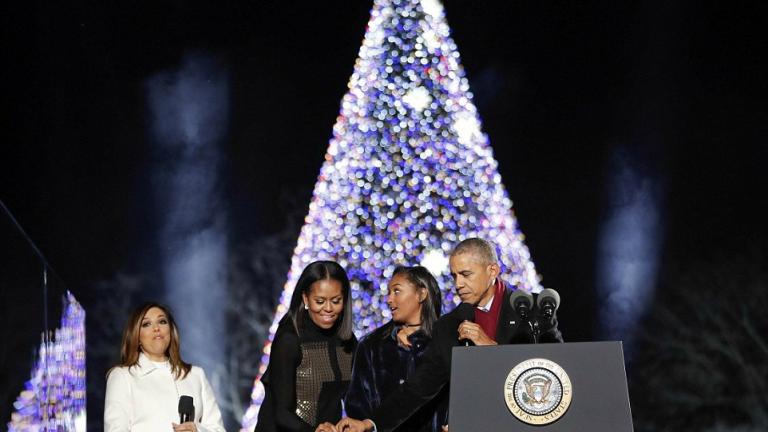 Χριστούγεννα 2016: Η οικογένεια Ομπάμα άναψε το χριστουγεννιάτικο δέντρο