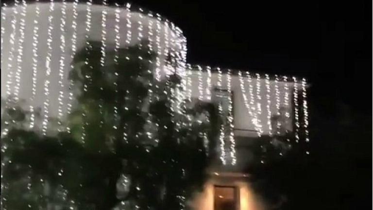 Χριστούγεννα 2016: Λάμπει το σπίτι της Κιμ Καρντάσιαν