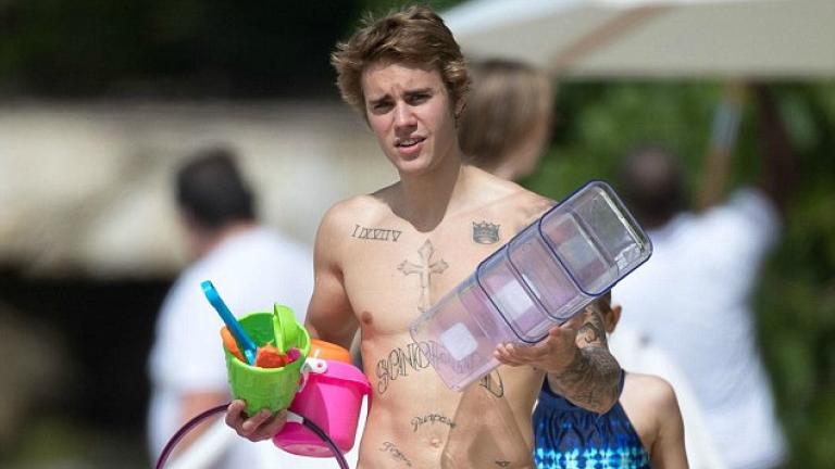 Με ποιές έχει πάει διακοπές ο Τζάστιν Μπίμπερ;