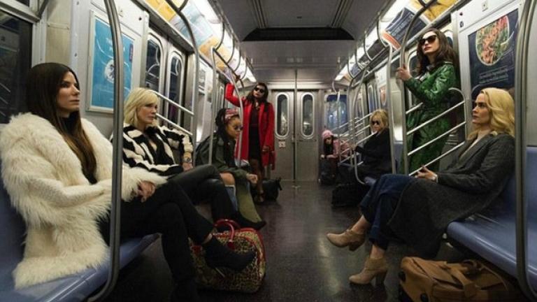 Όλες οι σταρ σε ένα βαγόνι του μετρό