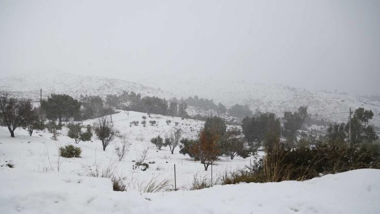 Επελαύνει ο... άγριος χιονιάς: Ένας νεκρός από την κακοκαιρία-Χιόνια, παγετός και την Παρασκευή