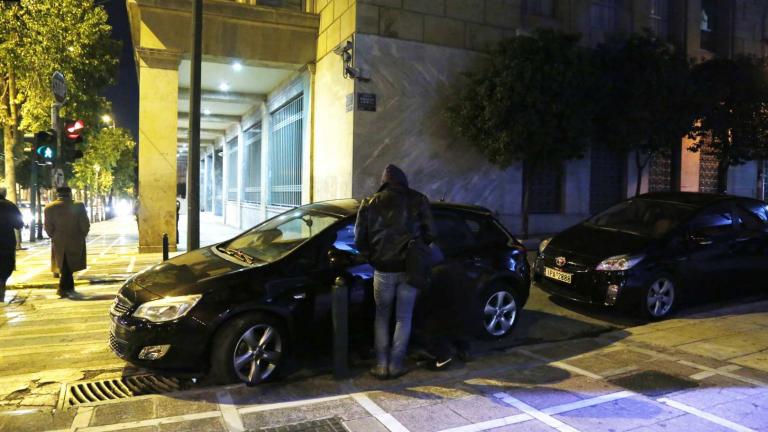 Ύποπτο όχημα σταθμευμένο έξω από την ΤτΕ-Μεταβαίνουν ΤΕΕΜ