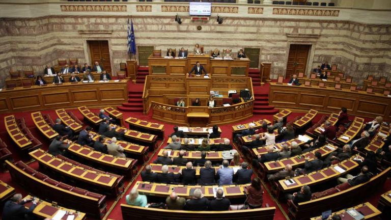 Αφήνουν εκτός «κόφτη» τις μειώσεις στις συντάξεις των βουλευτών!