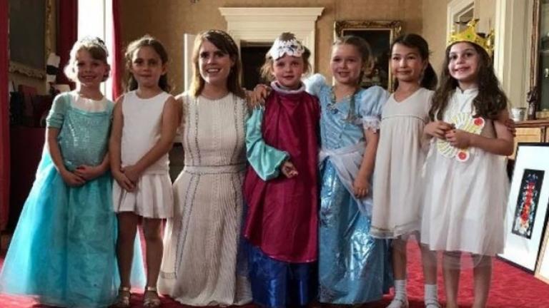 «Σκάνδαλο» στην Βρετανία: Η κόρη των Μπέκαμ κάνει πάρτι στο παλάτι του Μπάκιγχαμ