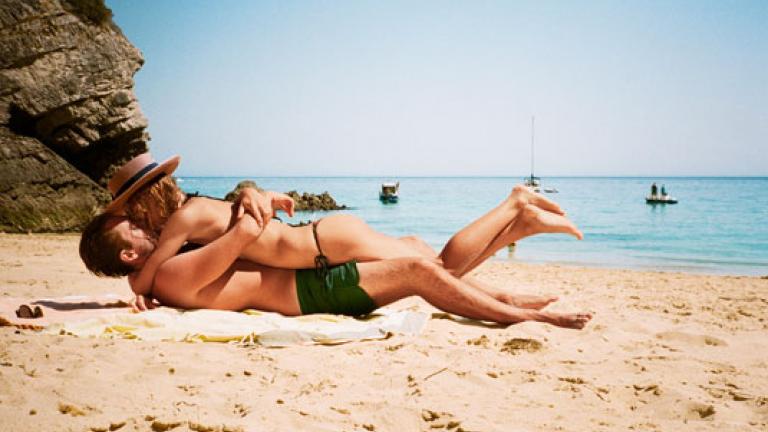 Καλοκαίρι 2017: Το καλοκαίρι προδιαθέτει για εντονότερη σεξουαλική δραστηριότητα: Τι πρέπει να προσέχετε 