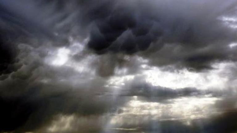 Συννεφιές με τοπικές βροχές στα βόρεια