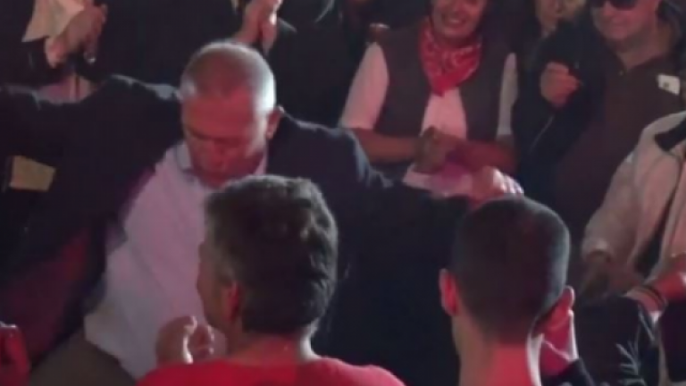 Το "βαρύ" ζεϊμπέκικο του Παφίλη στο φεστιβάλ της ΚΝΕ (ΒΙΝΤΕΟ)