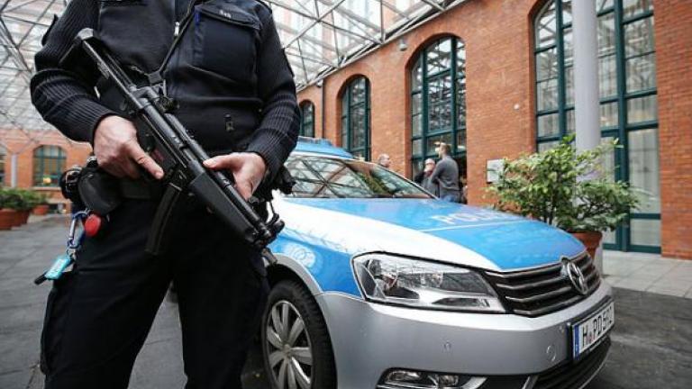 Πανικός και η αντιτρομοκρατική στο πόδι για έναν... δονητή 