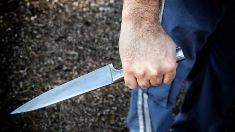 Πρόσφυγας επιτέθηκε με μαχαίρι σε αστυνομικό σε κέντρο φιλοξενίας