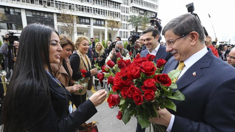 Αψιμαχίες  στη Βουλή για την αναγόρευση του Τσίπρα σε επίτιμο διδάκτορα στην Τουρκία