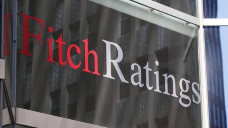 Fitch: Αναβάθμιση στις τράπεζες, αλλά απίθανη η πλήρης κατάργηση των capital controls