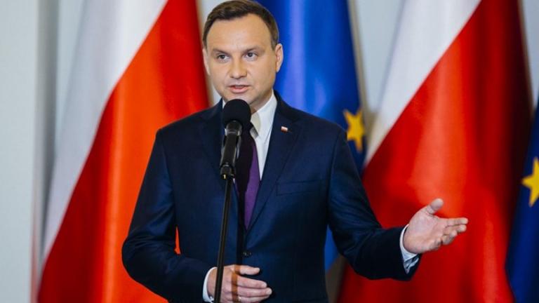 Με δημοψήφισμα για την υποδοχή προσφύγων απειλεί ο Πολωνός πρόεδρος