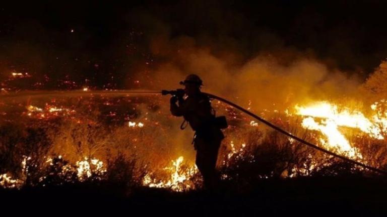 Ολονύχτια μάχη με τις φλόγες στη Νάξο-Αντιμετωπίστηκαν οι εστίες που πλησίασαν σπίτια