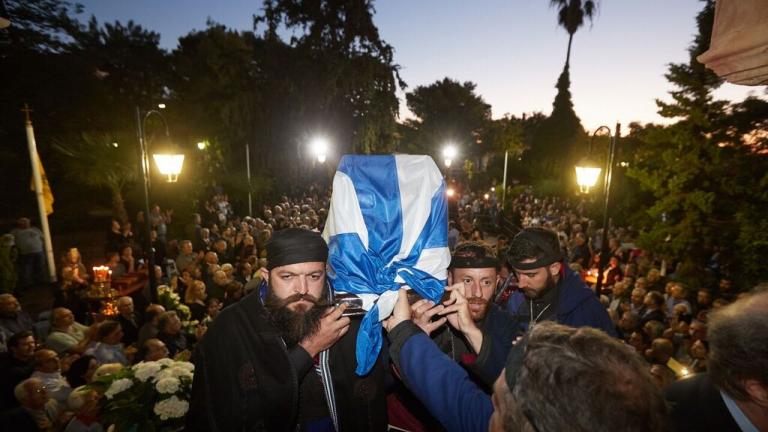 Έφτασε στα Χανιά η σορός του Κωνσταντίνου Μητσοτάκη-Ο τόπος που τόσο αγαπούσε, «δέχτηκε» απόψε τη σορό του πρώην πρωθυπουργού και επιτίμου προέδρου της ΝΔ (ΦΩΤΟ)