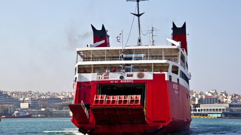 Με το «Φοίβος» προωθήθηκαν στο λιμάνι του Πειραιά 399 επιβάτες του "Απόλλων Ελλάς" μετά την σύγκρουση στην Αίγινα