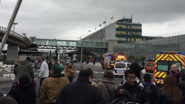 Εκτακτο - Γαλλία: Το αεροδρόμιο του Ορλί εκκενώθηκε έπειτα από πυροβολισμούς - Ενας νεκρός