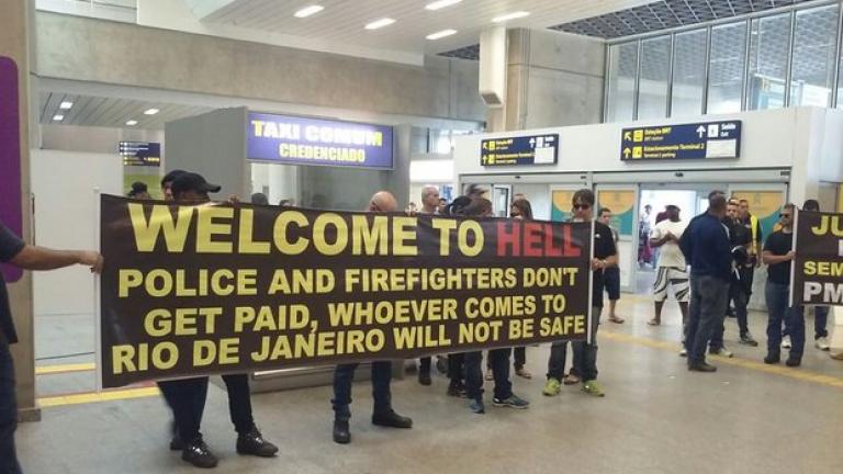 Λίγο πριν τους Ολυμπιακούς η αστυνομία υποδέχεται τους τουρίστες: "Καλωσήρθατε στην κόλαση!" 