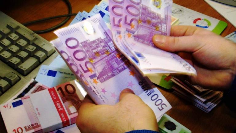 Πρόσθετο φόρο έως 580 ευρώ φέρνει η μείωση του αφορολόγητου