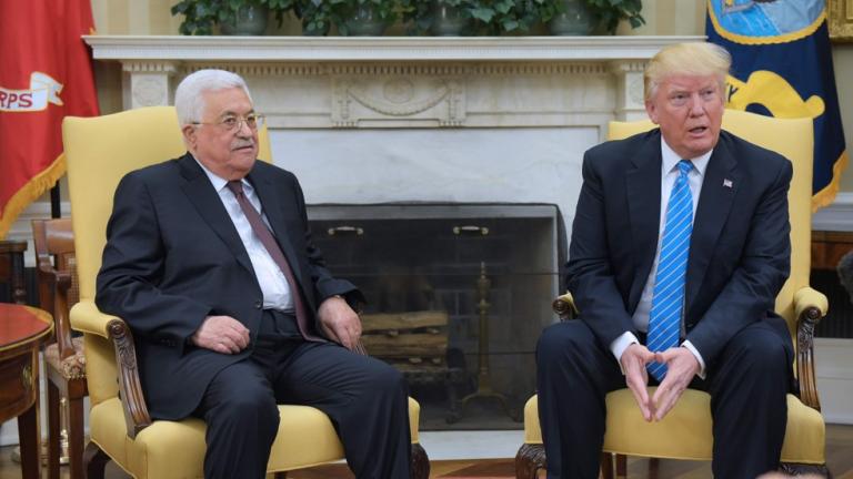 O Τραμπ υποδέχθηκε τον Παλαιστίνιο ηγέτη Αμπάς στον Λευκό Οίκο